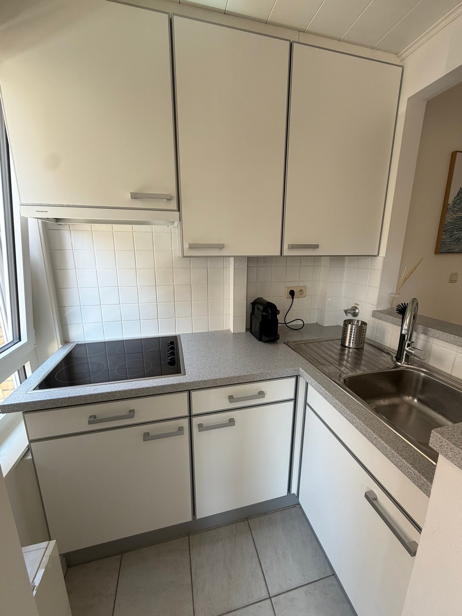 Cuisine équipée : plaques induction, four, micro-ondes, Nespresso