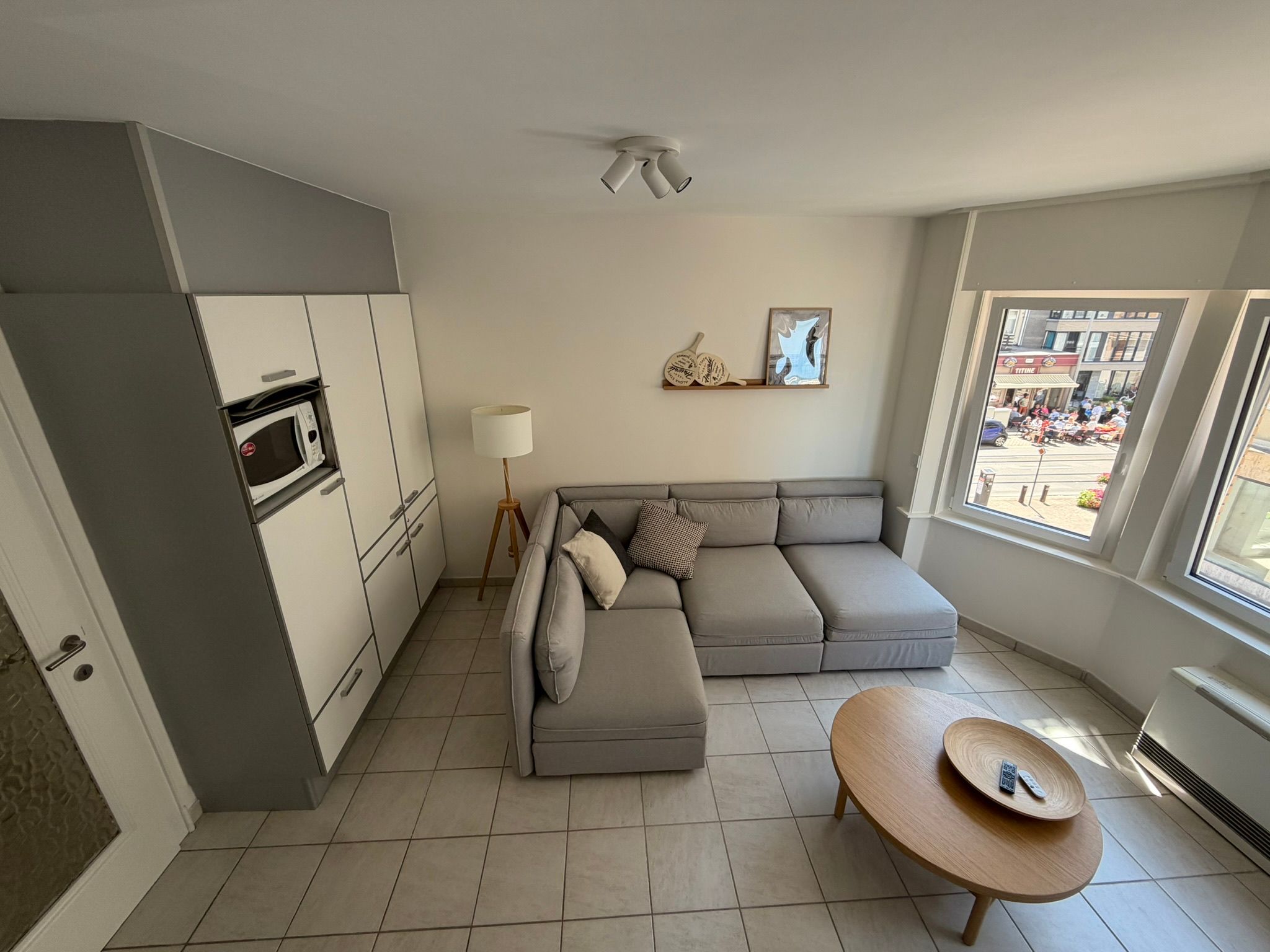 Salon depuis un autre angle, ambiance cosy